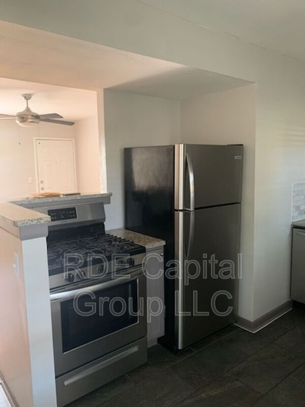 Building Photo - 4722 El Campo Ave