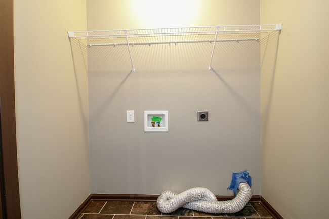 Building Photo - 1450 Raven Rd