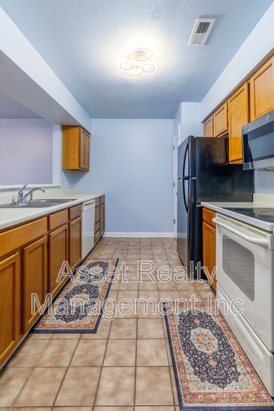 Building Photo - 136 Durwood Rd