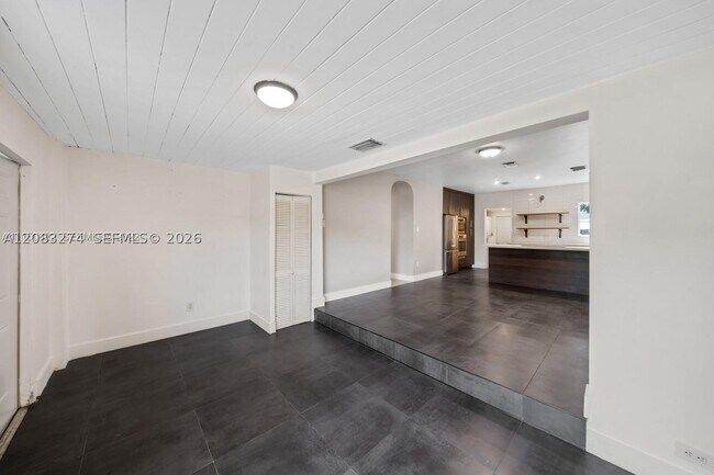 Building Photo - 534 NW 50th St