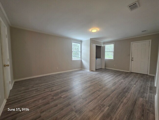 Building Photo - 1118 E 39th St