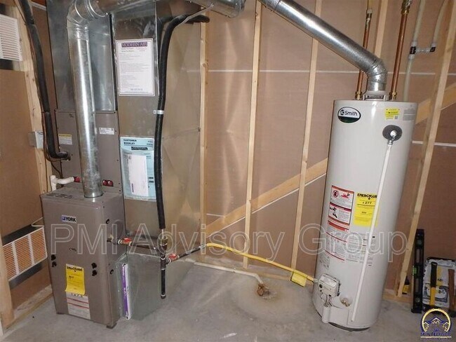 Building Photo - 1712 SW Valley View Dr