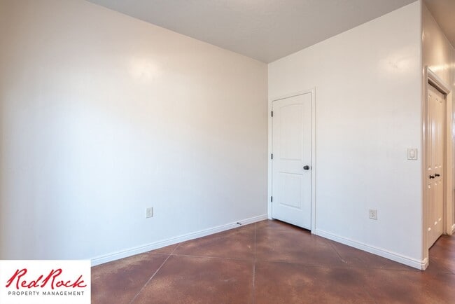 Building Photo - 2075 S Sir Monte Dr