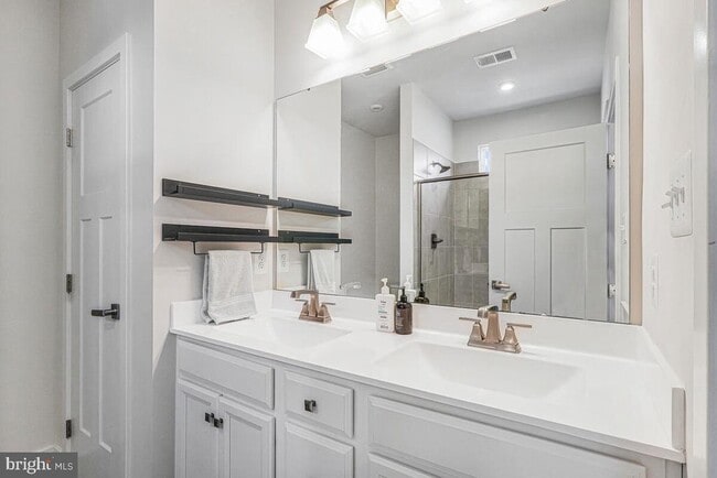 Building Photo - 3760 Charterhouse Alley