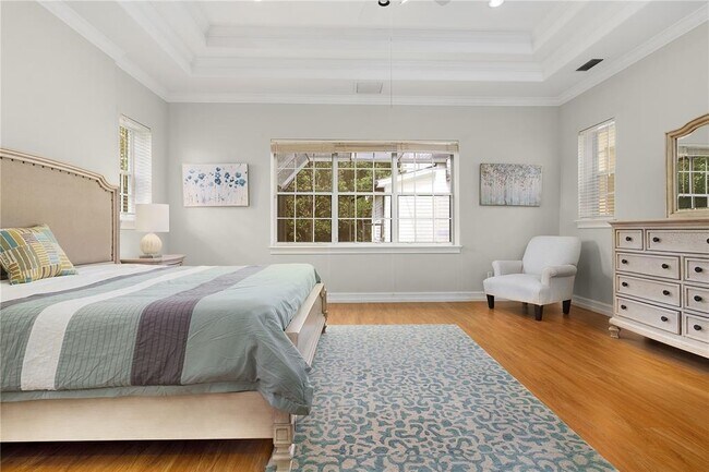 Building Photo - 216 Eastpark Dr