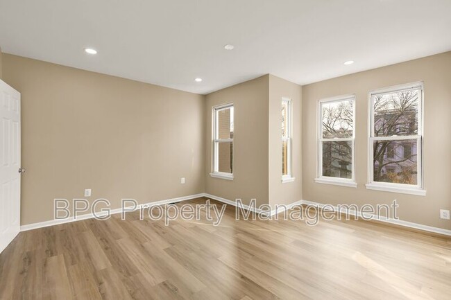 Building Photo - 1033 5th St NE