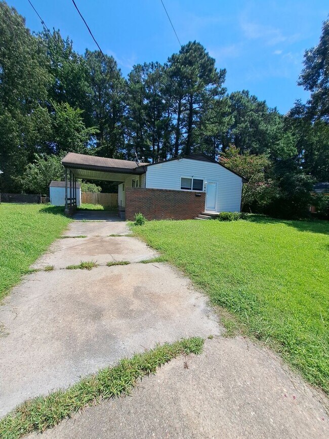 Building Photo - 545 McLean St