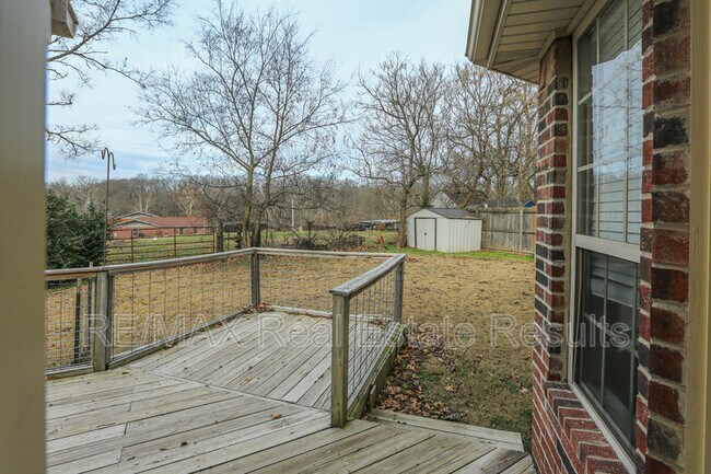 Building Photo - 303 NW Palomino St