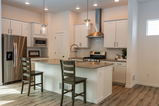 Building Photo - Stunning 4BD/3BA Home in Wolf Ranch – Mode...
