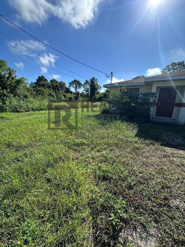 Building Photo - 1263 Hillcrest St E