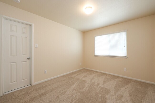 Building Photo - 4155 Falvel Cove Dr
