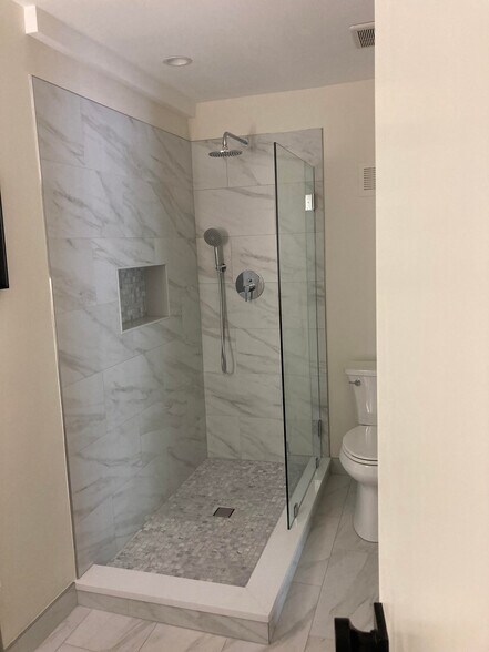 Building Photo - 748 Mainsail Ln