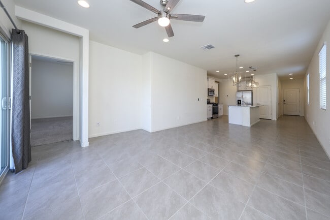 Building Photo - 4882 E Greenway Wash Dr