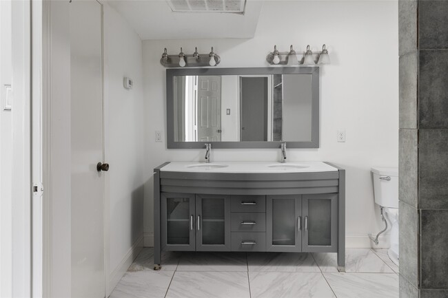 Building Photo - 1210 Westgreen Blvd