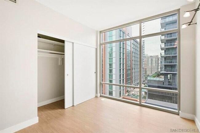 Building Photo - Urban Living in the Heart of Little Italy – 2 Bed / 1 Bath Condo at Acqua Vista