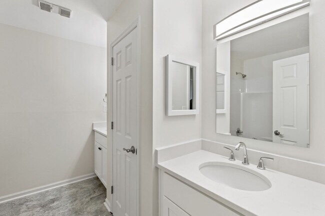 Building Photo - 155 S Eagle Creek Dr