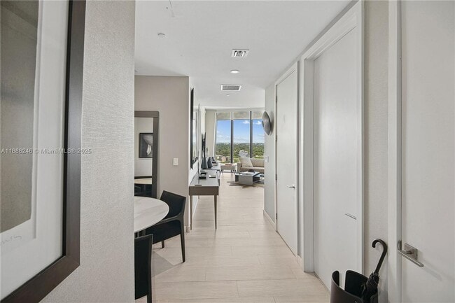 Primary Photo - 2831 S Bayshore Dr