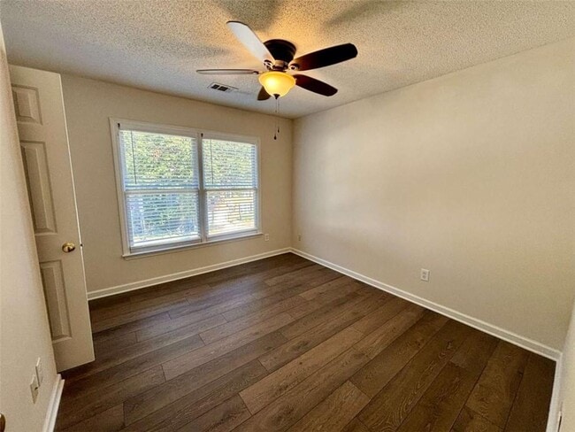 Building Photo - 10920 Glenbarr Dr