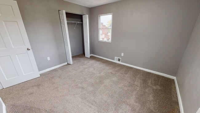 Building Photo - Renovated 2 Bed /1 Bath Single Family Home...