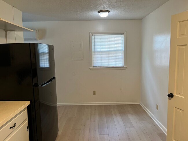 Building Photo - 717 A Grove Avenue, Raleigh- Bev Roberts R...