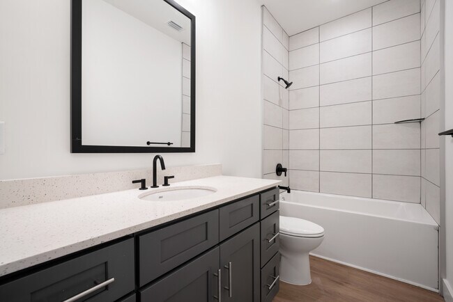 Building Photo - 1812 Old Shell Rd