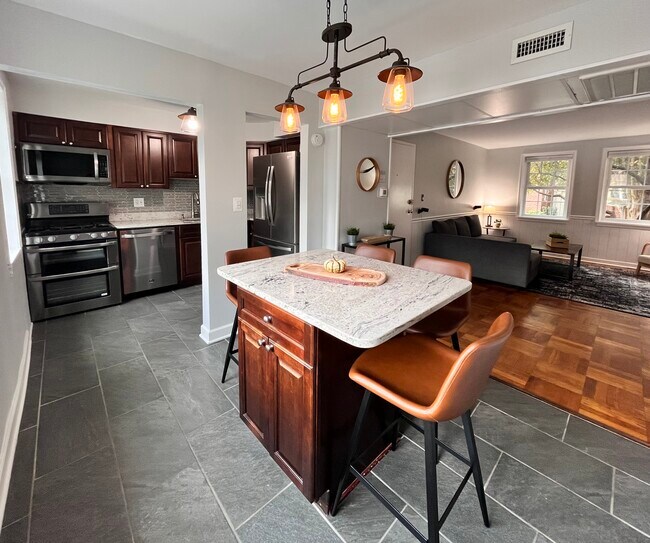 Building Photo - 6616 E Wakefield Dr