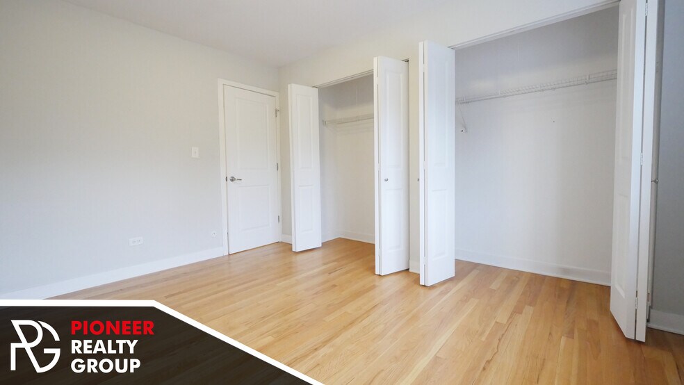 Building Photo - 643 W Wrightwood Ave