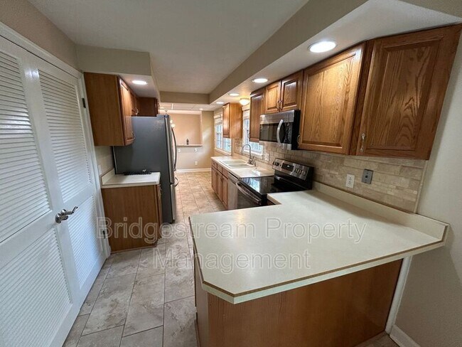 Building Photo - 1567 Burchwood Dr