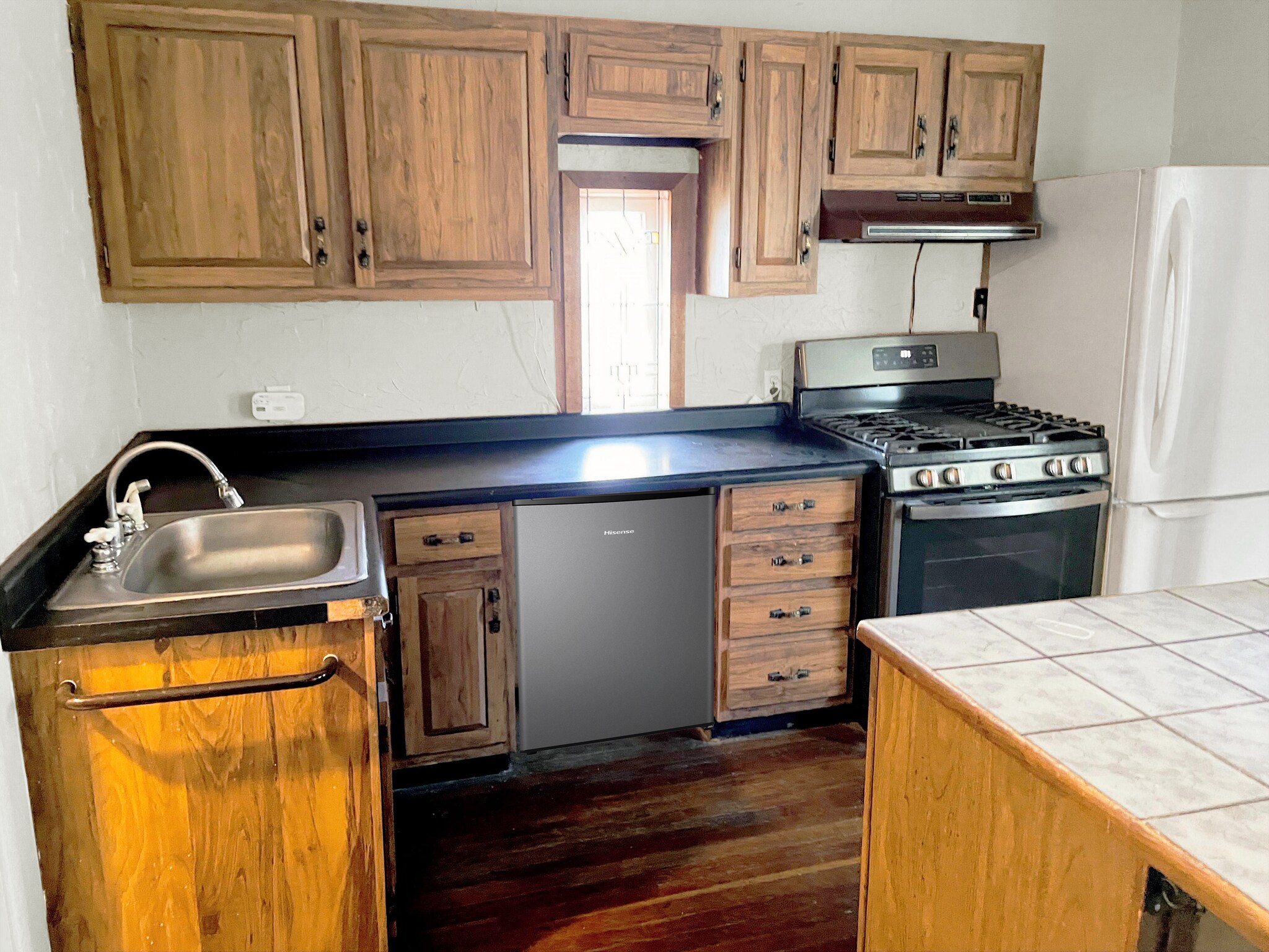 Kitchen work area - 528 E Glover Ave