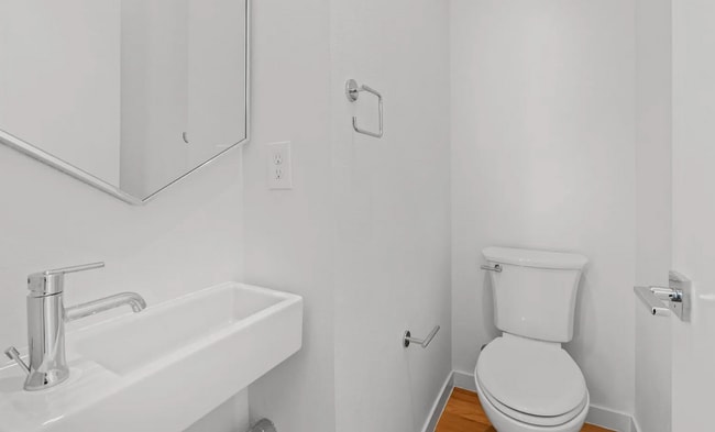 Building Photo - Modern 2 bed, 2.5 bath w/ rooftop!