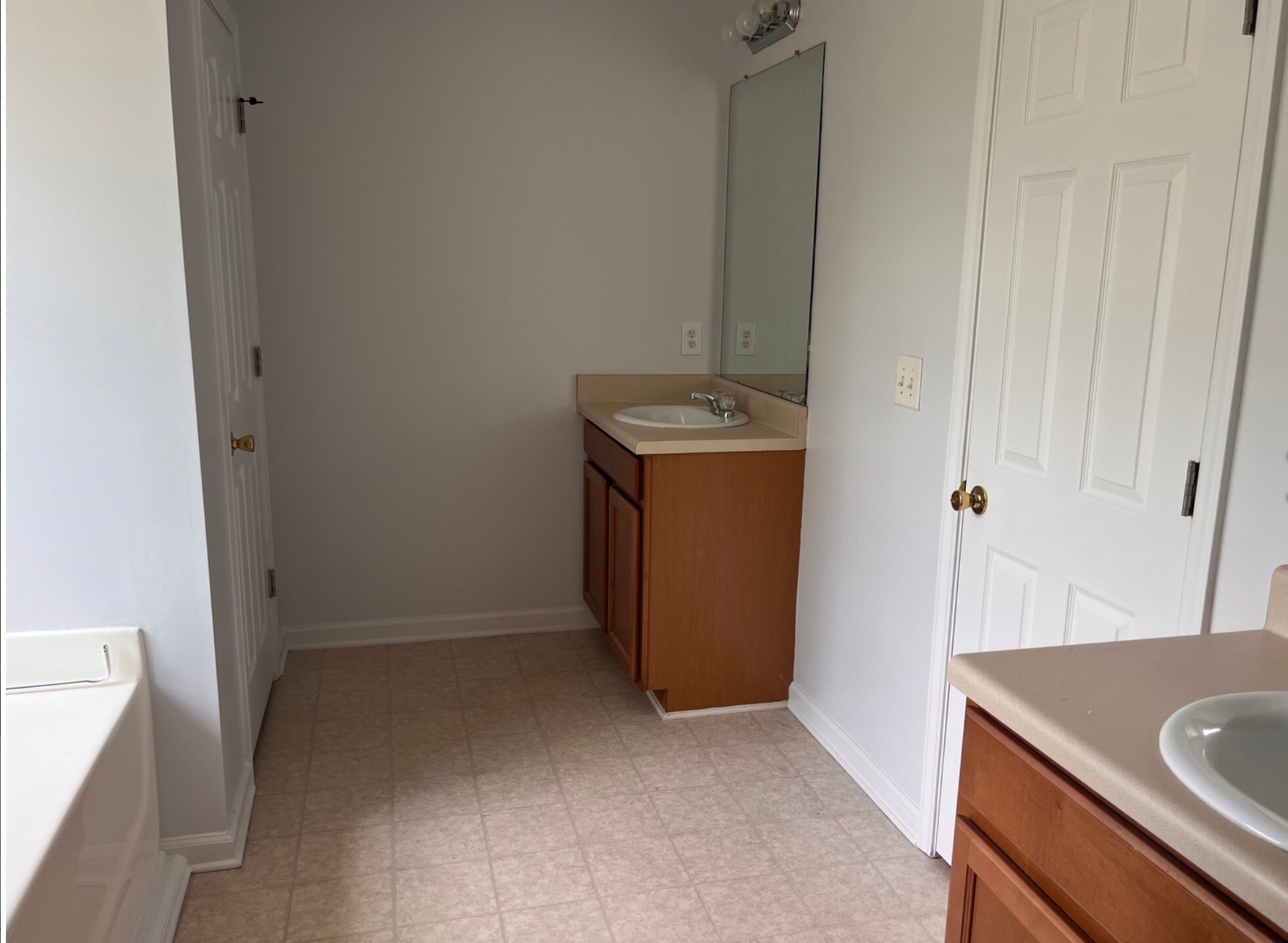 Building Photo - 637 Pointe S Pkwy