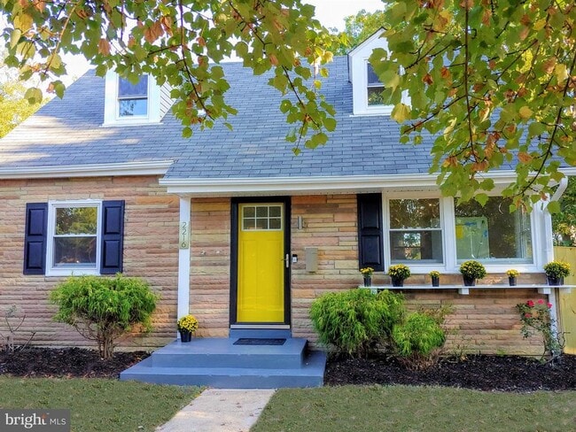 Building Photo - 2216 Harvard Dr