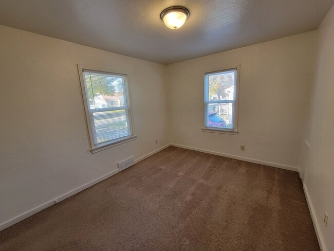 Building Photo - 1511 10th Ave