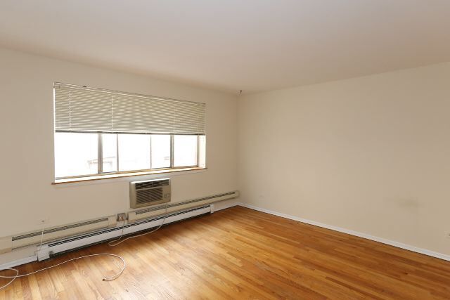 Building Photo - 663 W Wrightwood