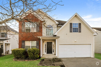 Building Photo - Bright and Spacious Home