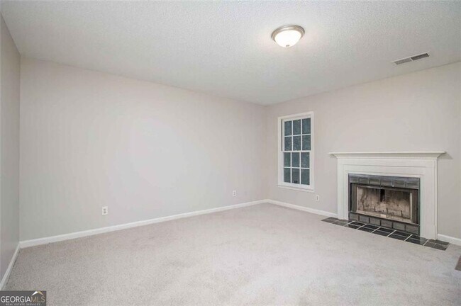 Building Photo - 1560 Red Briar Way