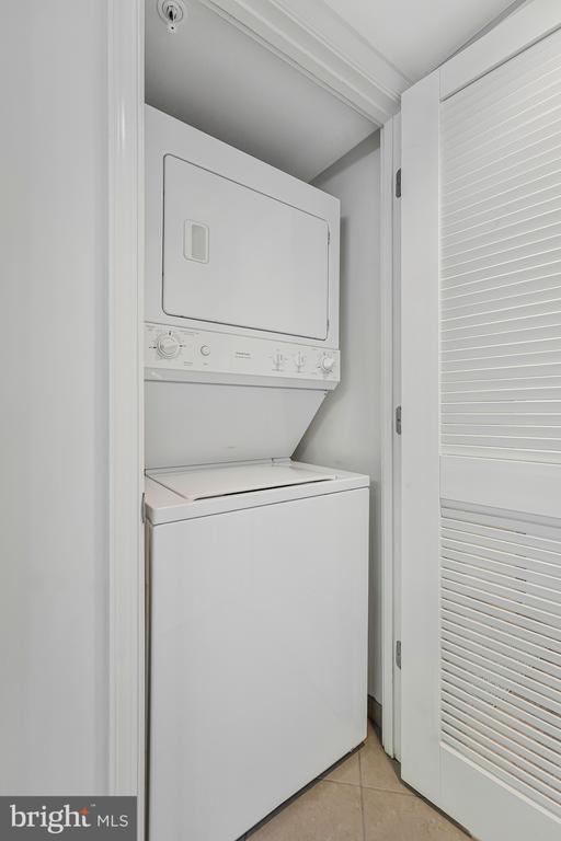 Building Photo - 11800 Sunset Hills Rd