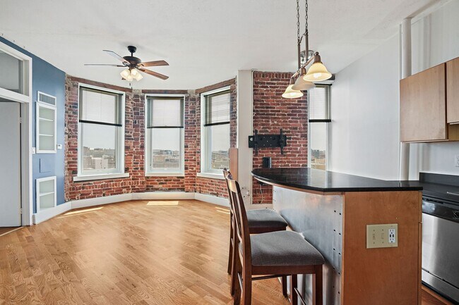 Building Photo - 1615 Q St NW