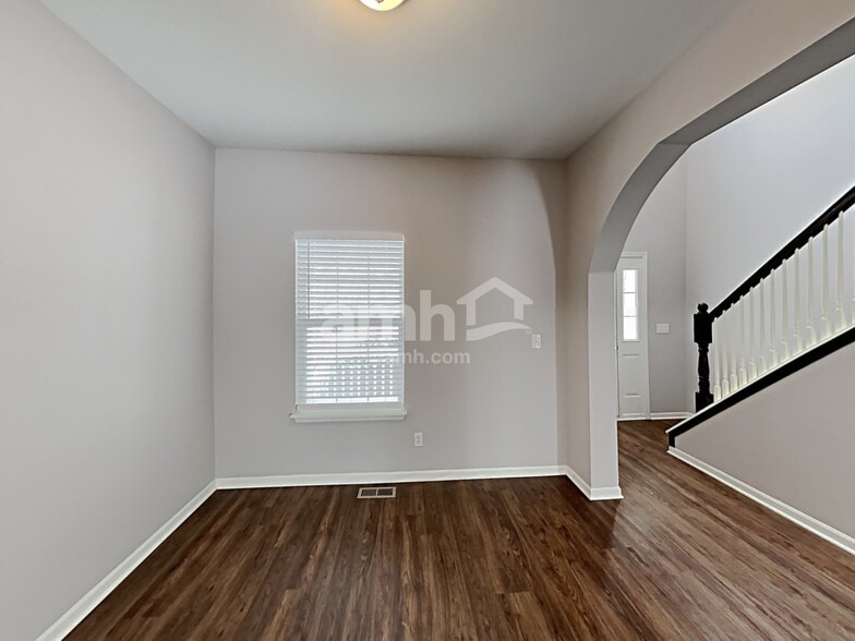 Building Photo - 204 Stearn Dr
