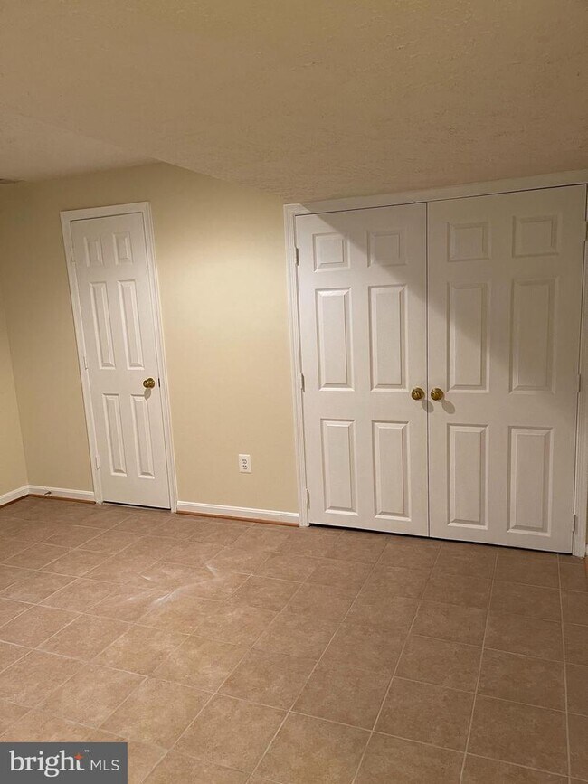 Building Photo - 5693 Sherborne Knolls