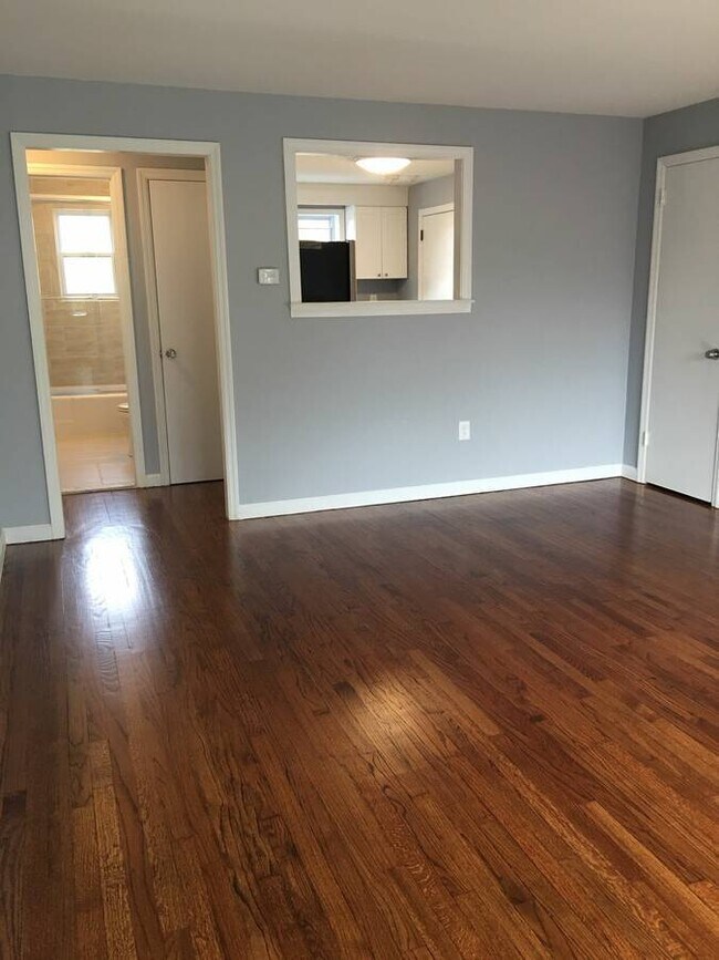 Building Photo - 49 Sky View Dr