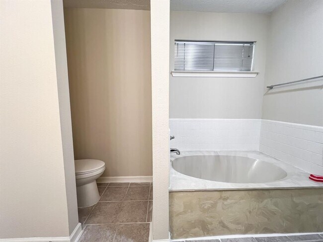 Building Photo - 11114 Springsong Dr