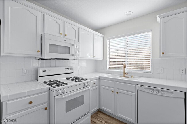 Building Photo - 3327 Erva St