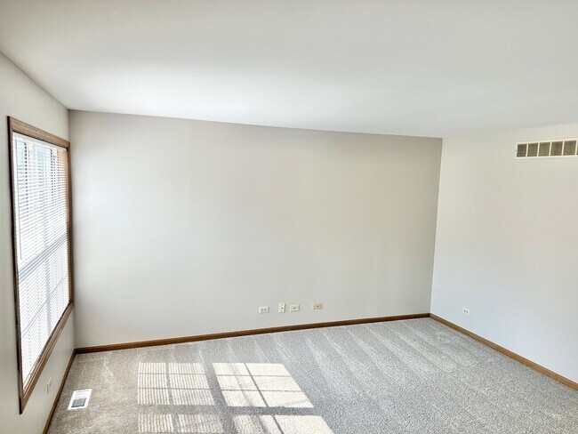 Building Photo - 540 N Crystal Ave