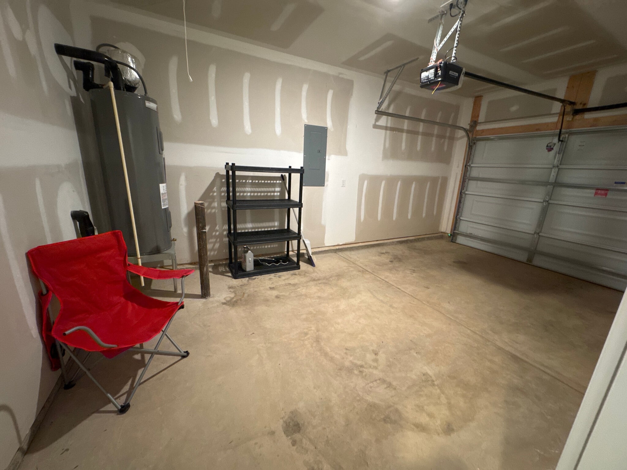 Building Photo - Room in Single Family Home on Oakwood Rd
