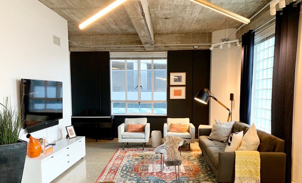 Building Photo - 710 Colorado St
