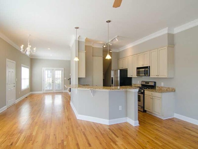 Building Photo - 273 Carlyle Park Dr