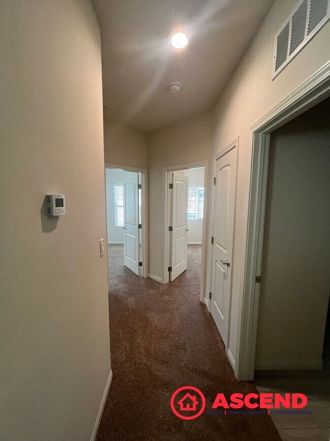 Building Photo - Stunning 4 Bedroom Home In The Southwest!