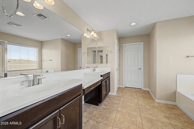 Building Photo - 2531 E Eleana Ln