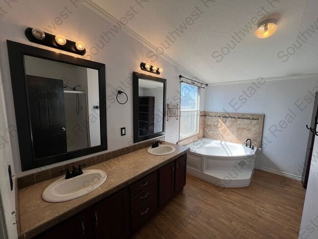 Building Photo - Spacious 3 bedrooms 2 baths home- Storage building- Small Pets Allowed!